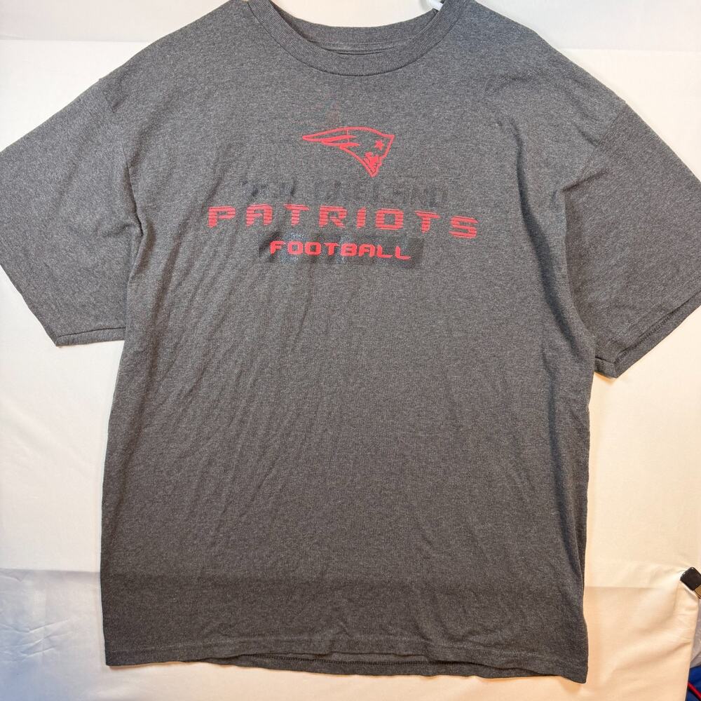 NFL Team Apparel New England Patriots Football Graphic Short Sleeve Mens Size XL